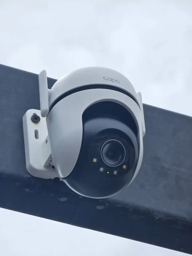 Instalación de nueva cámara en la entrada